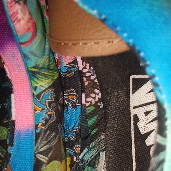 Vans - Picture 4 of 5